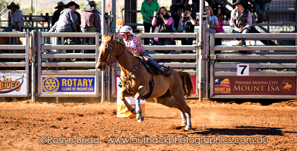 ©Roslyn Budd - www.buddphotography.com.au