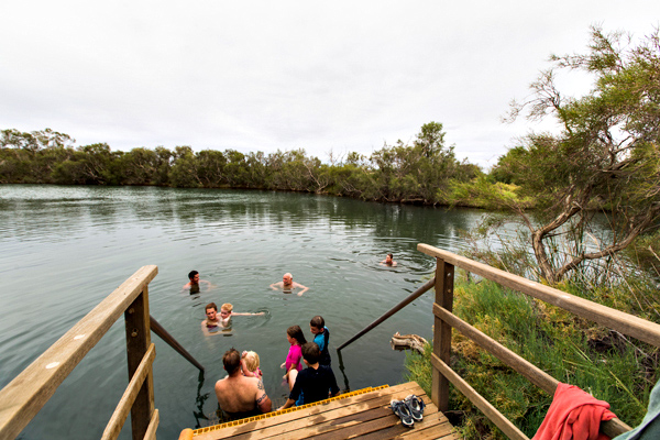 ©Roslyn Budd - www.buddphotography.com.au